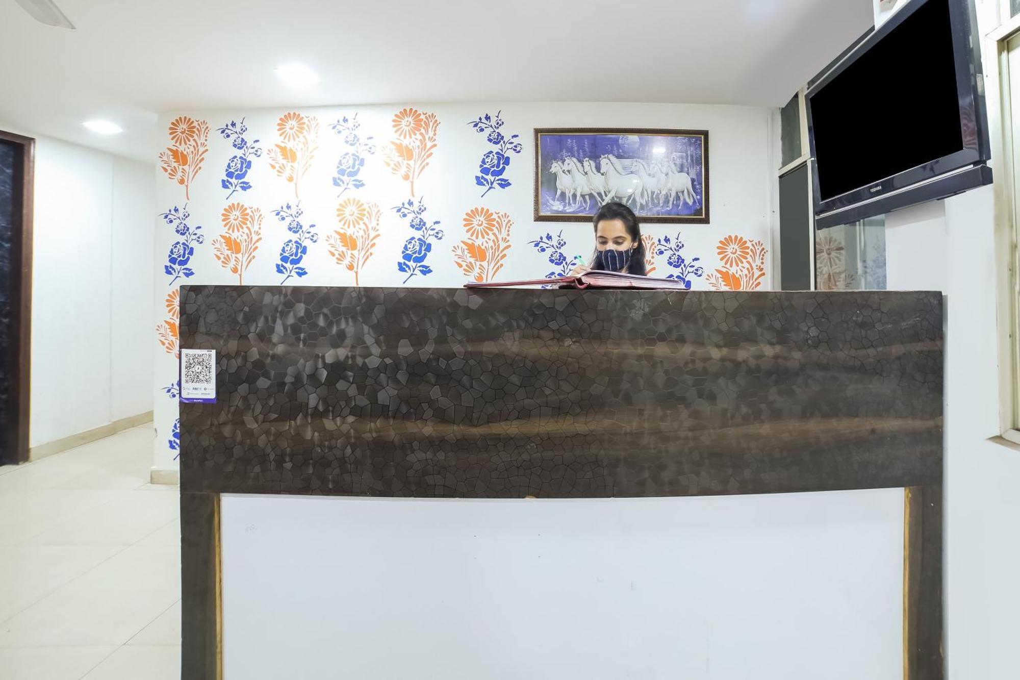 My Comfortable Hotel New Delhi Exterior photo