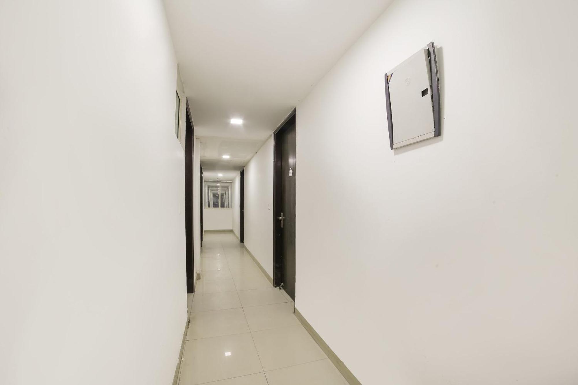 My Comfortable Hotel New Delhi Exterior photo