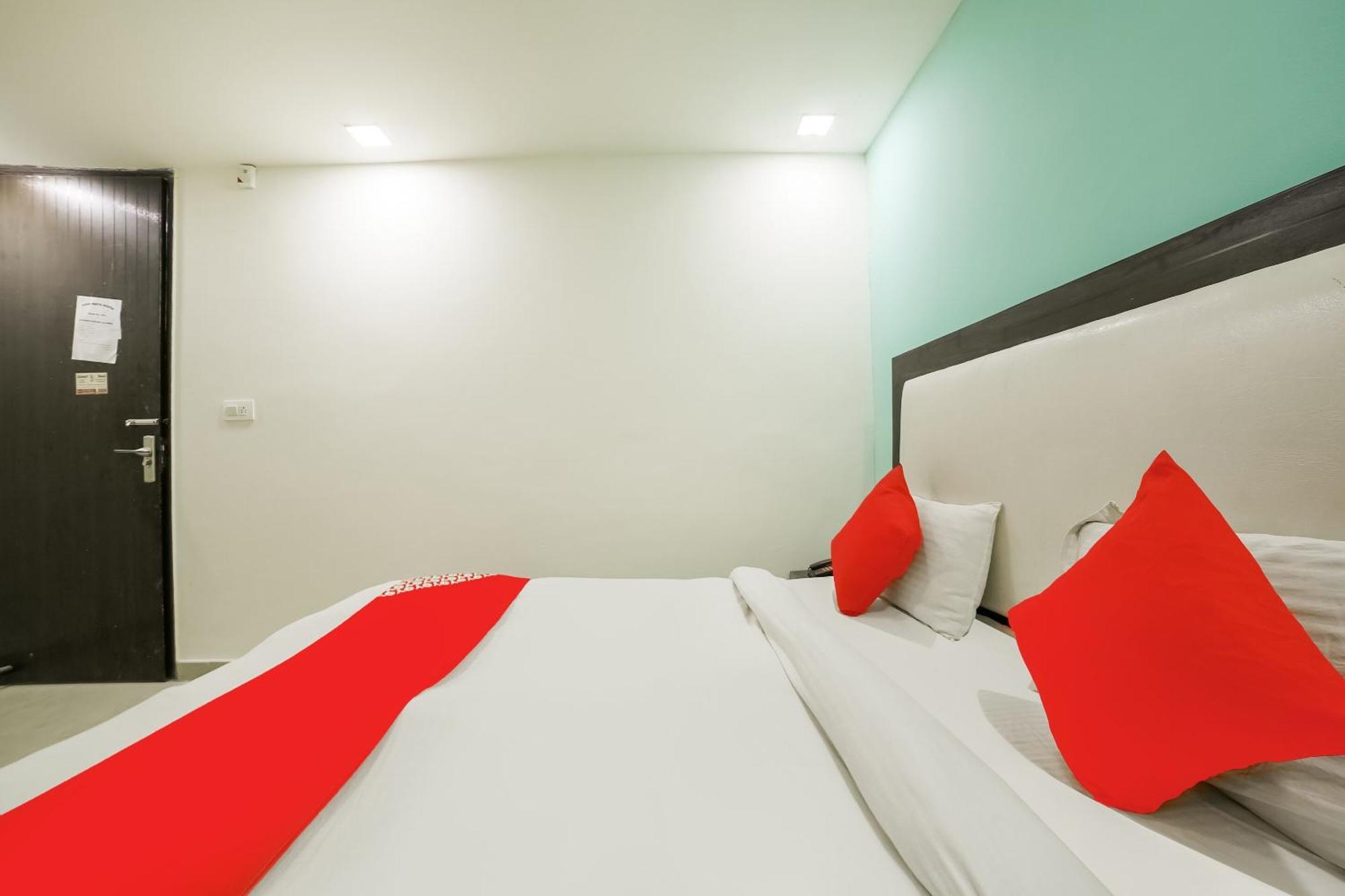 My Comfortable Hotel New Delhi Exterior photo
